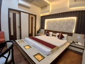 Hotel Tushar Palace ! near Janma Bhumi - Mathura ! Fully Air-conditioned hotel, with Restaurant and Parking availability